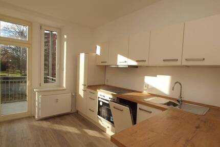 Erstbezug nach Sanierung! WG-geeignet + Wohnen am Campus... 2 Zimmer + EBK + Balkon + Bad mit Wanne + Gäste-WC+ schöner Garten - Chemnitz Lutherviertel