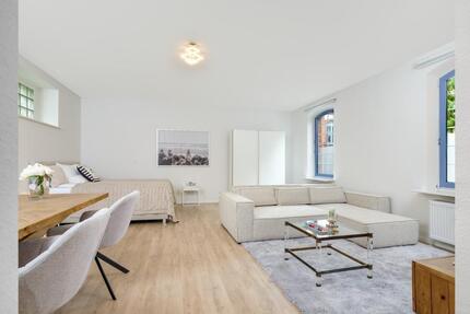 Frisch sanierte, zentrale und helle 2-Zimmer-Wohnung (unmöbliert) - Hamburg Hamburg-Mitte