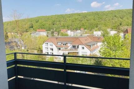 IHRE NEUE WOHLFÜHLOASE: 4,5-Zimmer mit Balkon, saniertem Tageslichtbad und tollem Ausblick! - Bad Gandersheim