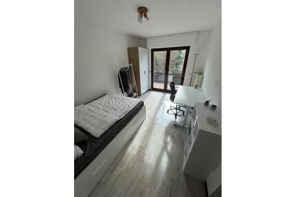 Möbliertes WG Zimmer mit Balkon in 4er WG (01.04. - 31.08.) - Aachen Aachen-Mitte