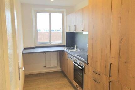 renovierte 2-Zimmer Wohnung im 2. OG mit EBK, KFZ-Stellplatz und Kellerabteil - Ansbach