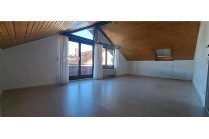 Attraktive 2-Zimmer Dachgeschoss-Wohnung in Fellbach