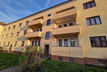 Geräumige zwei Zimmer Wohnung mit Balkon sucht ab sofort Mieter! - Magdeburg Cracau