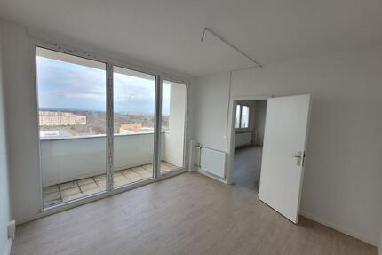 Ausblick über die Stadt 4 Zimmer mit EBK & Modernem Bad - Halle (Saale) Silberhöhe