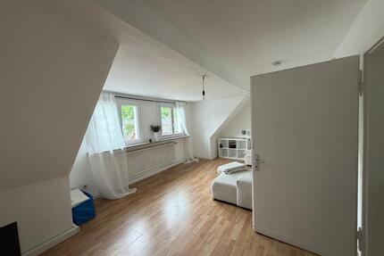Perfekte 3-Zimmer DG-Wohnung mit großer EBK in Gummersbach