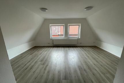 Charmante 2-Zimmer DG-Wohnung mit Einbauküche in zentraler Lage - Wesel Fusternberg