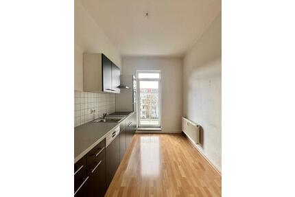 3-Zimmer-Wohnung mit Balkon und Einbauküche (WG geeignet) - Erfurt Johannesplatz