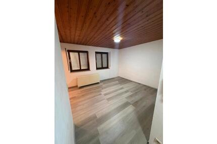 Zentrale Mietwohnung in Sersheim 2 Zimmer + Balkon; Keller