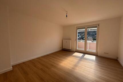 3-Zimmer mit Balkon und Einbauküche ! - Heidenau