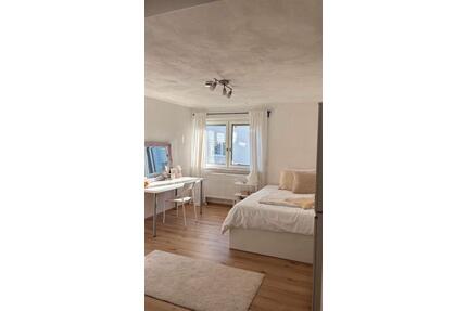 Modernes WG-Zimmer in 3er WG - 425,00&nbsp;EUR Kaltmiete, ca.&nbsp; 16,00&nbsp;m&sup2; in Villingen-Schwenningen (PLZ: 78056)