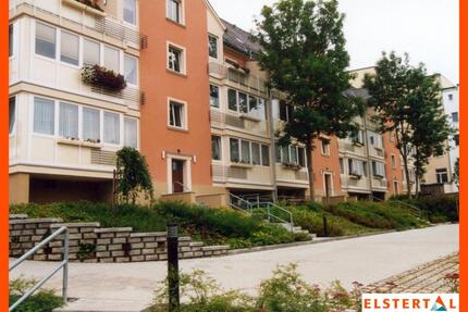 Komplett renovierte 2-Raumwohnung! Bad und Küche mit Fenster! Großes Wohnzimmer mit Erker! - Gera