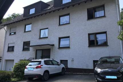 Schöne renovierte 3 Zimmer Wohnung im DG in ruhiger, schöner, grüner Lage mit Balkon und Sellplatz - Altena / Altroggenrahmede