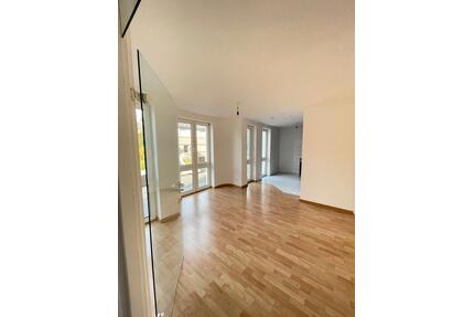 2-Zimmer Wohnung mit Balkon, Einbauküche + Stellplatz - Mönchengladbach