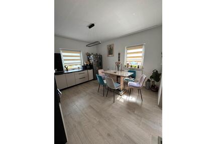 Wohnung 4 Zimmer mit Garten - 1.100,00&nbsp;EUR Kaltmiete, ca.&nbsp; 104,00&nbsp;m&sup2; in Sachsen bei Ansbach (PLZ: 91623)