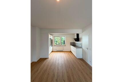 4 Zimmer in Rodenkirchen: helle, modernisierte Wohnung ab sofort - Köln