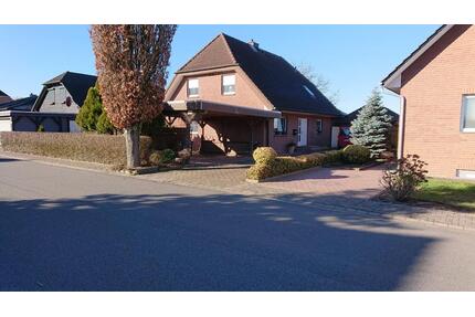 Helle 2-Zimmer Dachgeschosswohnung mit Balkon in Osloß