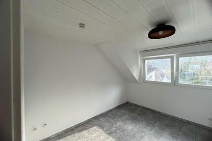 2 Zimmer Dachgeschoss Wohnung - 430,00&nbsp;EUR Kaltmiete, ca.&nbsp; 52,00&nbsp;m&sup2; in Bad Neuenahr-Ahrweiler (PLZ: 53474)