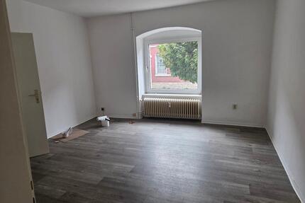Bahnhofstr. 7 1 Zimmer Wohnung 30qm 300€ kalt - Schöningen