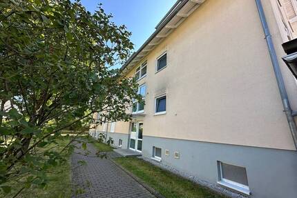Balkon am Wohnzimmer - Bad mit Fenster - Außenrollläden - frei ab dem 1.8. - Flöha