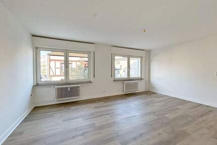 Sanierte 3-Zimmerwohnung mit Einbauküche mitten in der Innenstadt - Hofheim