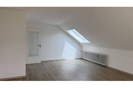 Modernisierte Dachgeschosswohnung im ruhigen 3-Parteien-Haus in Gablingen