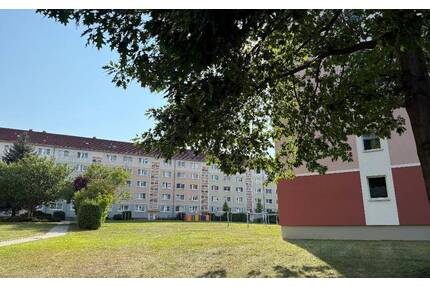 Attraktive 2 Zimmer mit Balkon - 285,00&nbsp;EUR Kaltmiete, ca.&nbsp; 48,90&nbsp;m&sup2;&nbsp;Wohnfl&auml;che in Lichtentanne (PLZ: 08115)