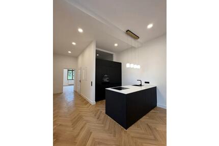 Kernsanierte 2 Zimmer Altbauwohnung im Medienhafen Düsseldorf