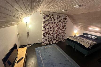 2 Zimmer Dachgeschosswohnung - 800,00&nbsp;EUR Kaltmiete, ca.&nbsp; 40,00&nbsp;m&sup2; in Niederkassel (PLZ: 53859)