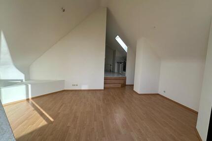 Helle 2 Zimmer Wohnung mit Balkon und Küche in Neuss Gnadental