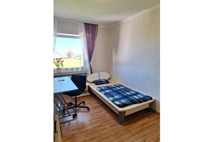 1 Zimmer in Frauen WG - 450,00&nbsp;EUR Kaltmiete, ca.&nbsp; 90,00&nbsp;m&sup2; in Bad Wünnenberg (PLZ: 33181)