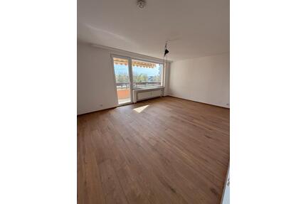 Zwei Zimmerwohnung in Hochheim - 910,00&nbsp;EUR Kaltmiete, ca.&nbsp; 65,00&nbsp;m&sup2; in Hochheim am Main (PLZ: 65239)