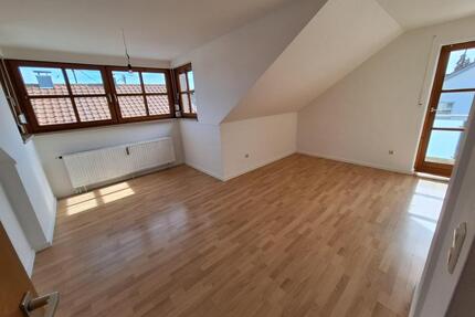 helle 2-Zimmer DG-Wohnung - 635,00&nbsp;EUR Kaltmiete, ca.&nbsp; 56,00&nbsp;m&sup2; in Neusäß (PLZ: 86356)