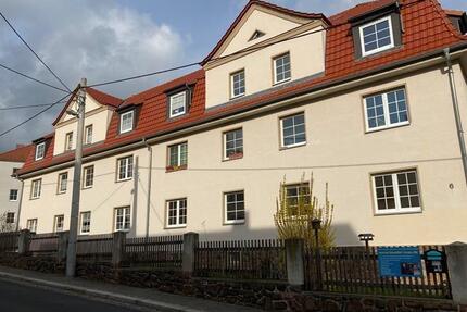 Gemütliche 2-Zimmer mit Laminat und Wannenbad in ruhiger Lage! - Roßwein