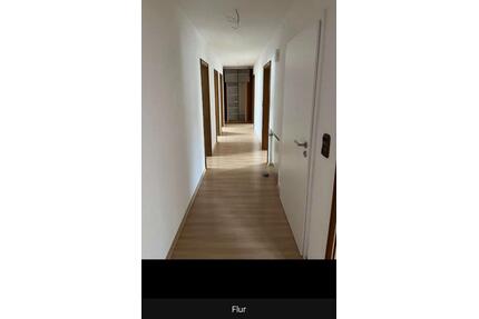 Helle, geräumige, renovierte 5 Zimmer Wohnung in Deiningen
