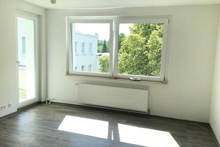 Modernisiert! 3-Zimmer Wohnung mit Balkon in gepflegter Grünanlage - Bielefeld Heepen