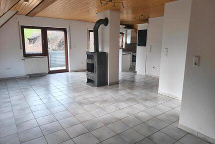 3 Zimmer DG Wohnung - 900,00&nbsp;EUR Kaltmiete, ca.&nbsp; 92,00&nbsp;m&sup2; in Schrozberg (PLZ: 74575)