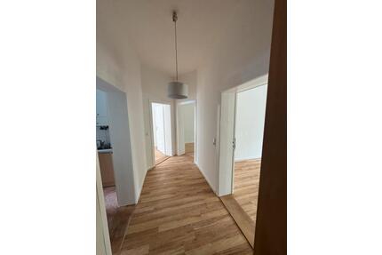 Frisch renovierte 3 Zimmer Wohnung mit Blick auf die Oker - Braunschweig Lehndorf-Watenbüttel