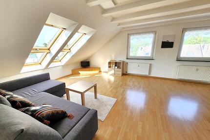 TOP WOHNLAGE! STILVOLLE 2,5 ZIMMER DG-WOHNUNG MIT EBK, STELLPLATZ - Wuppertal Dornap