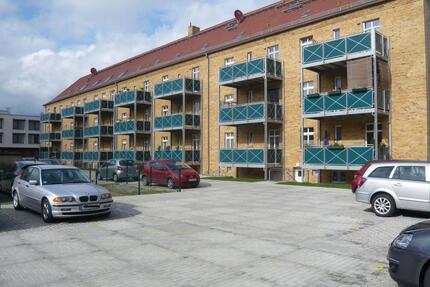 3 Zimmer mit 2 Balkone, Wohnzimmer mit ca. 40 m² !! 2 Bäder - Delitzsch