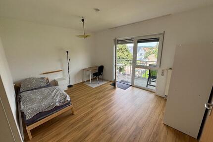 Möbliertes WG-Zimmer mit Balkon bis 31.08.26 zu vermieten - Allmersbach im Tal