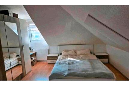 2-Zimmer Dachgeschosswohnung zum vermieten - Krefeld Dießem