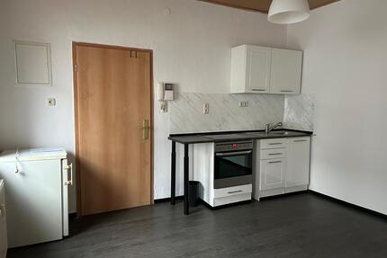 Ein Zimmer Wohnung mit kleiner Einbauküche - Lüdenscheid