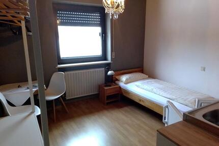 Zimmer mit Dusche WC - 390,00&nbsp;EUR Kaltmiete, ca.&nbsp; 16,00&nbsp;m&sup2; in Petting (PLZ: 83367)