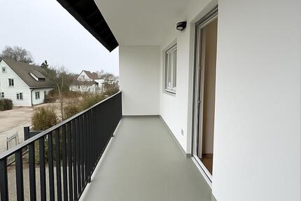 Moderne, kernsanierte Wohnung, Balkon, Küche WM, Uniklinik Neusäß