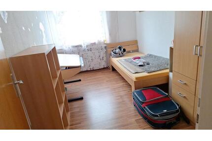 schönes WG Zimmer - 400,00&nbsp;EUR Kaltmiete, ca.&nbsp; 90,00&nbsp;m&sup2; in Bad Wünnenberg (PLZ: 33181)