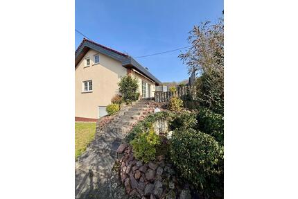 Große Familienwohnung 138 m² 6 Zimmer 2 Bäder Terrasse & Garten - Nentershausen