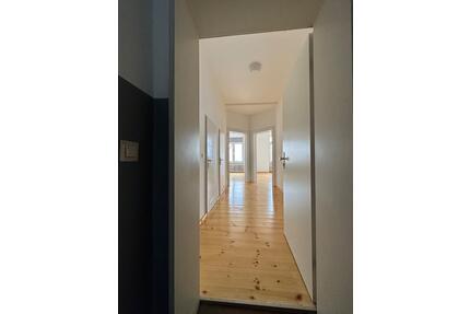 1 WG Zimmer in 2er WG Altbau Holzdielen DH 3 m, 550 warm - Düren