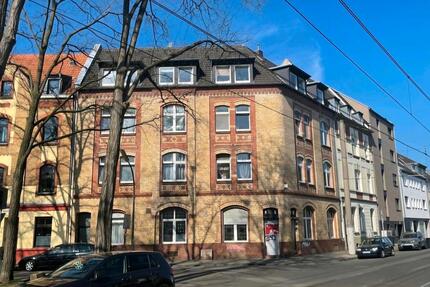 Schönes Zimmer in kölner Mädels-WG