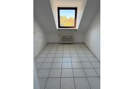 4 Zimmer im Dachgeschoss zu vermieten - Hannover Döhren-Wülfel