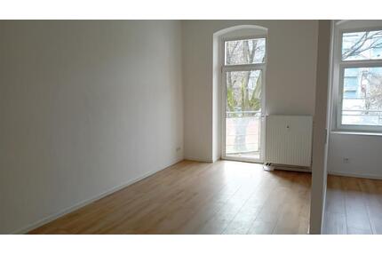 Neurenoviert! * Großzügige 2-Zimmer mit Laminat, Balkon und Wanne in ruhiger Lage! * - Chemnitz Hilbersdorf